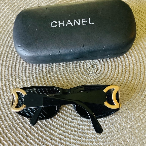 Authentic CHANEL sunglasses 😎 - Picture 5 of 14
